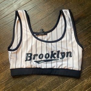 Crop top/ sorts bra